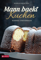Mann backt Kuchen